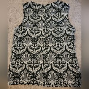 Covington sleeveless black and white shirt